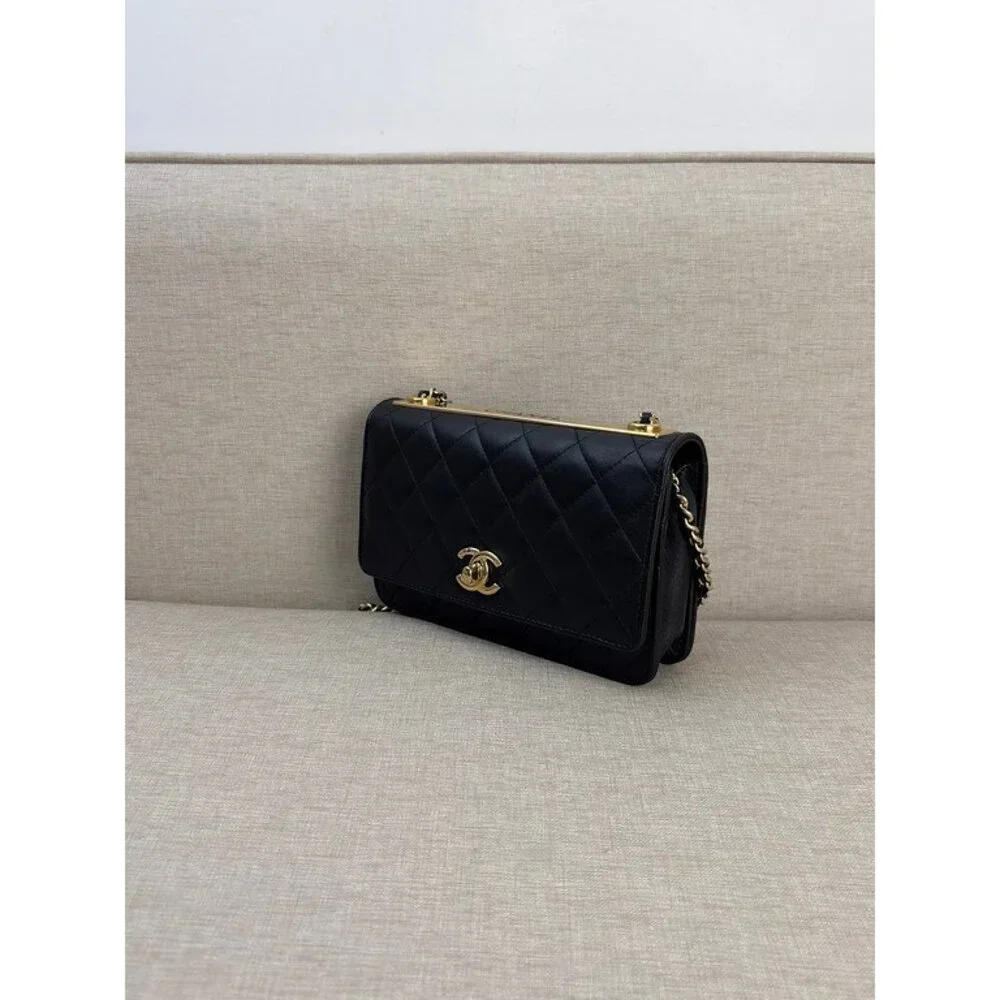 CHANEL Black Lambskin Trendy CC Wallet on Chain GHW